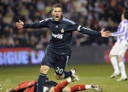 开云体育APP下载-当足球传奇驶入F1赛道，C罗接管揭幕战，葡萄牙精神跨越赛场边界