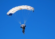 开云官方app入口-羽球场上演足球比分，德国队险胜中国队，安赛龙关键制胜背后的多元启示