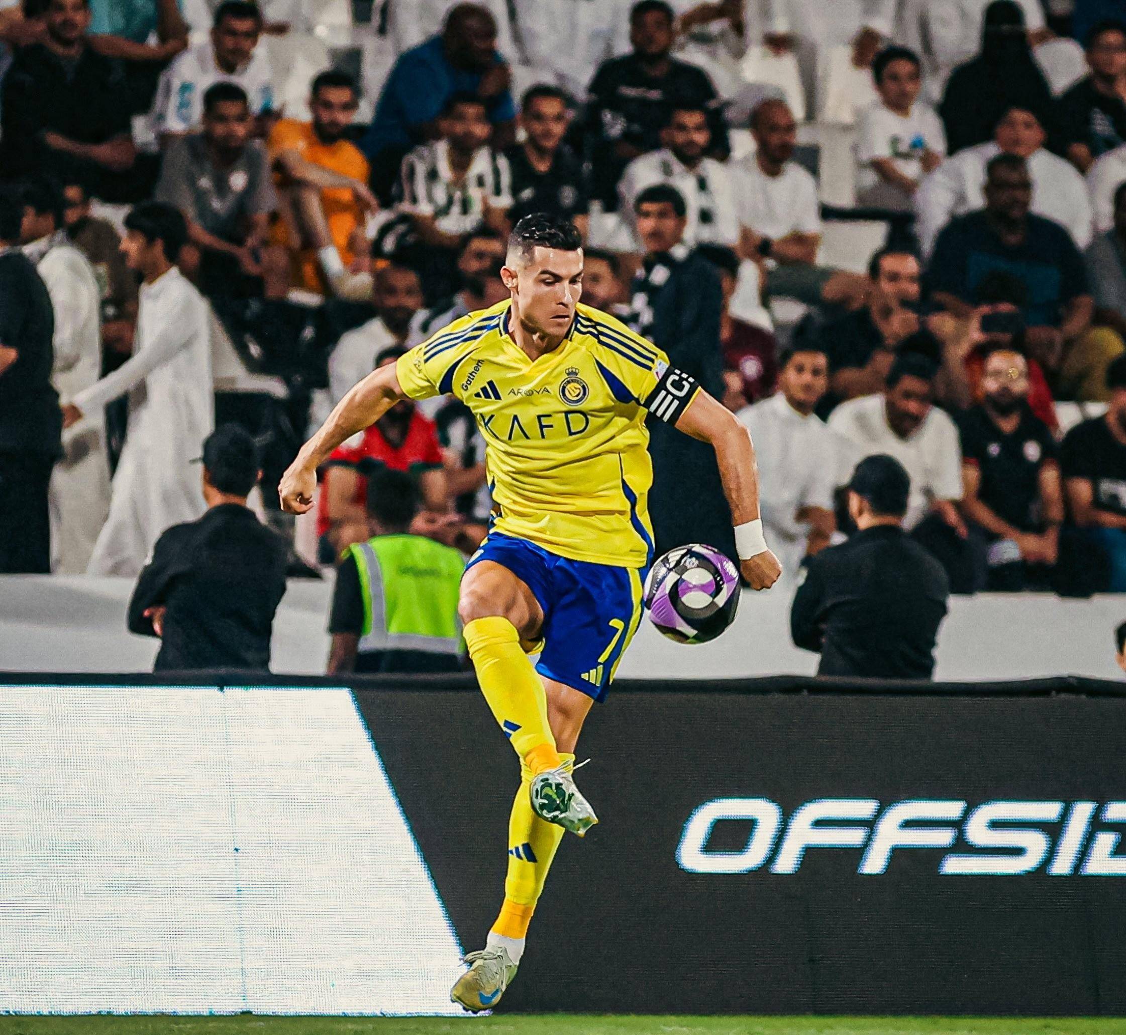 包含利物浦逆转瑞典，C罗关键制胜的词条