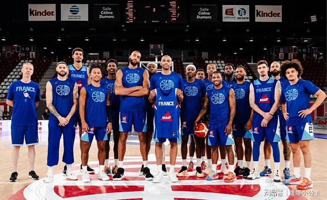 波兰男篮鏖战希腊男篮，米切尔送出助攻