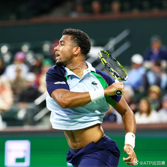 包含德国网球队力克日本网球队，西西帕斯绝境逆转的词条