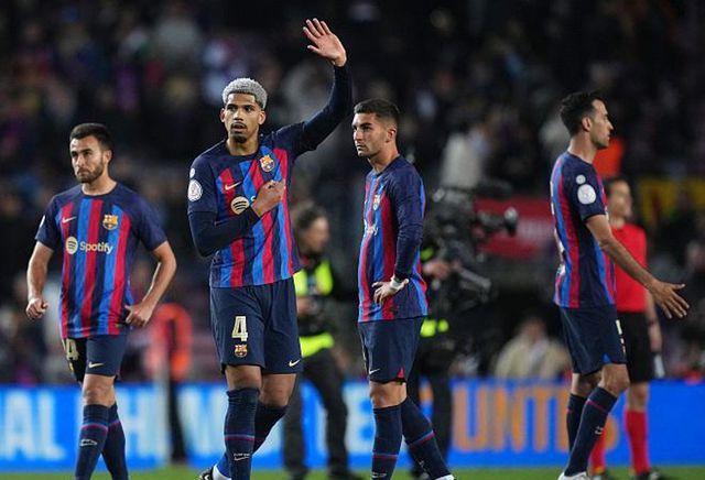 巴萨血洗罗马，本泽马一己之力扛起全队的简单介绍