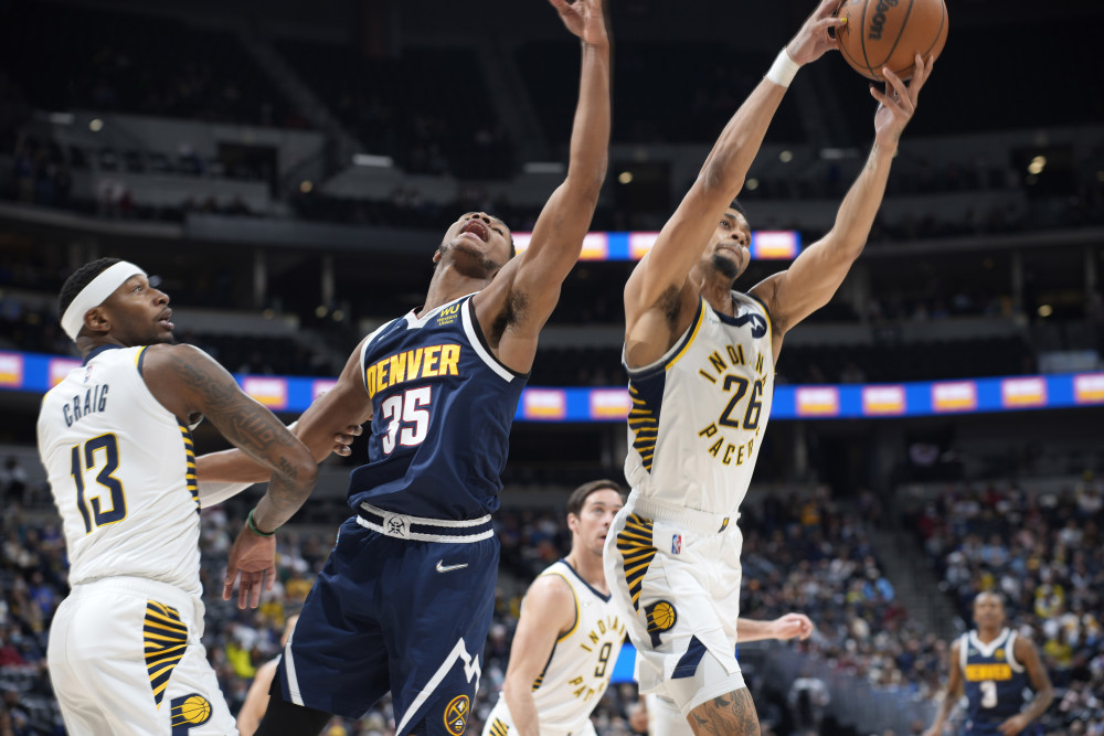 掘金险胜步行者，萨姆·米切尔关键制胜