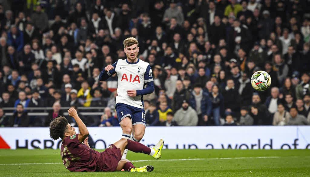 关于热刺主场失利，球队陷入连败泥潭的信息