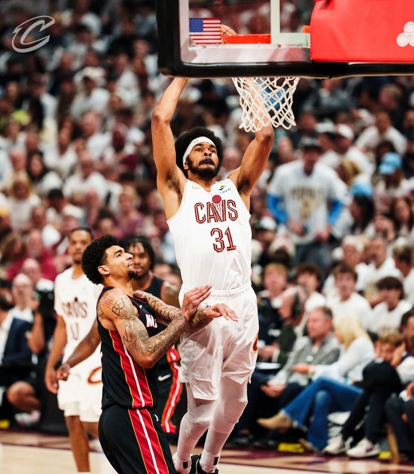 热火队击败篮网，取得开门红