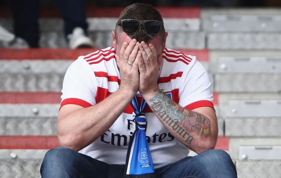 汉堡球迷示威要求更换主教练，俱乐部面临压力的简单介绍