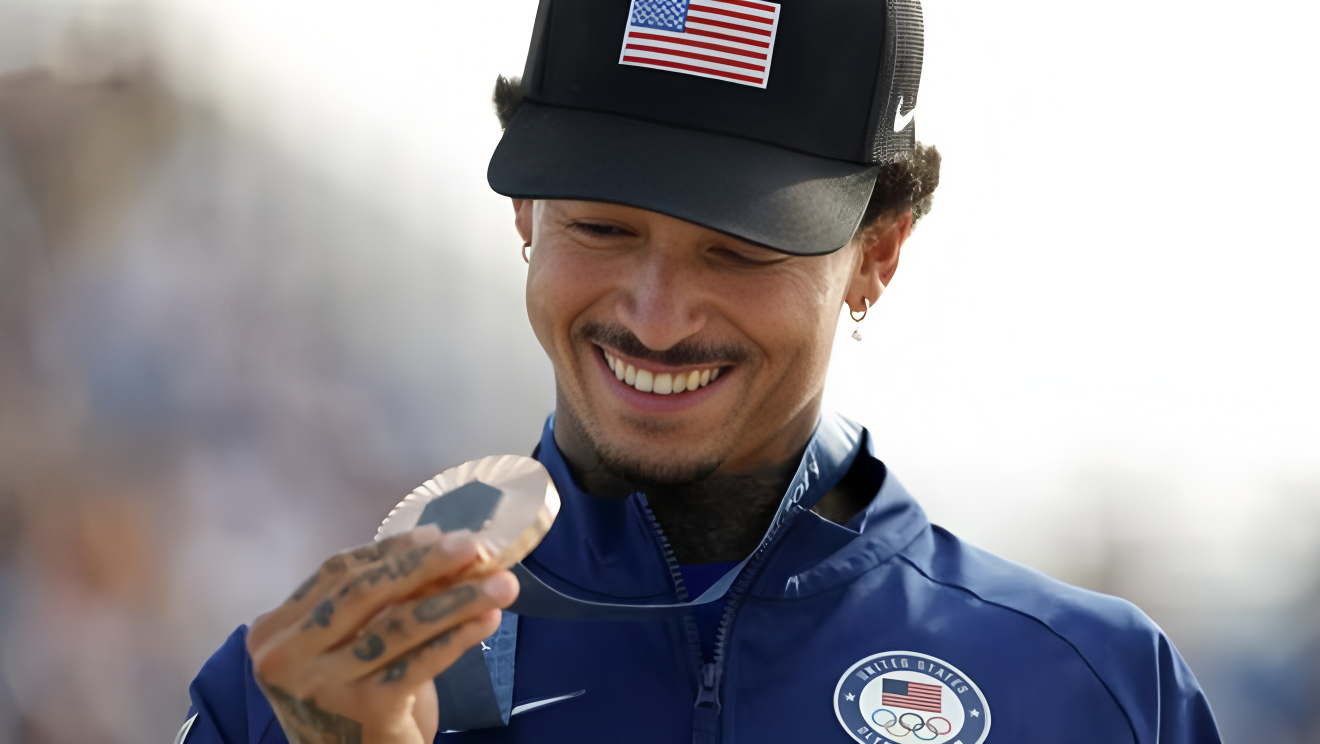 法国运动员勇夺银牌，备受瞩目