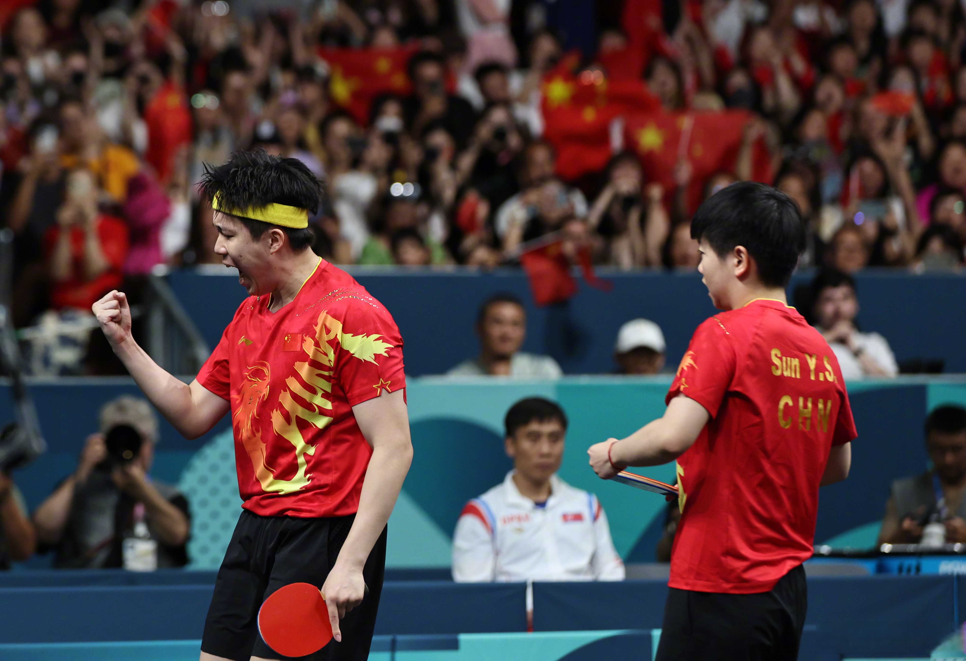 包含乒乓球比赛节奏紧凑，选手们奋力争胜勇斗的词条