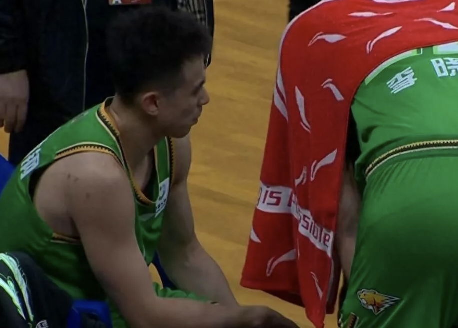 惊险不断激烈对决中的意外情节