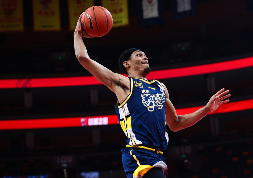 惊险不断激烈对决中的意外情节