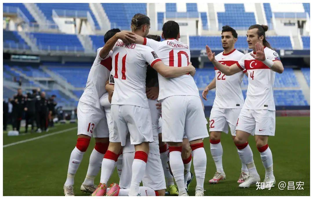 克罗地亚队客场大胜土耳其队，升至首位