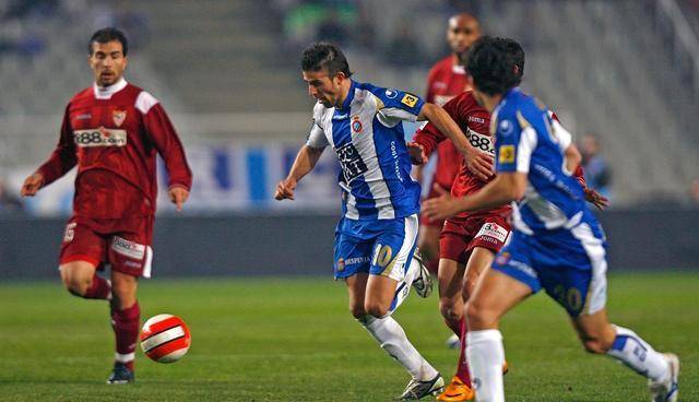 包含格拉纳达主场惨败，保级压力持续加大的词条