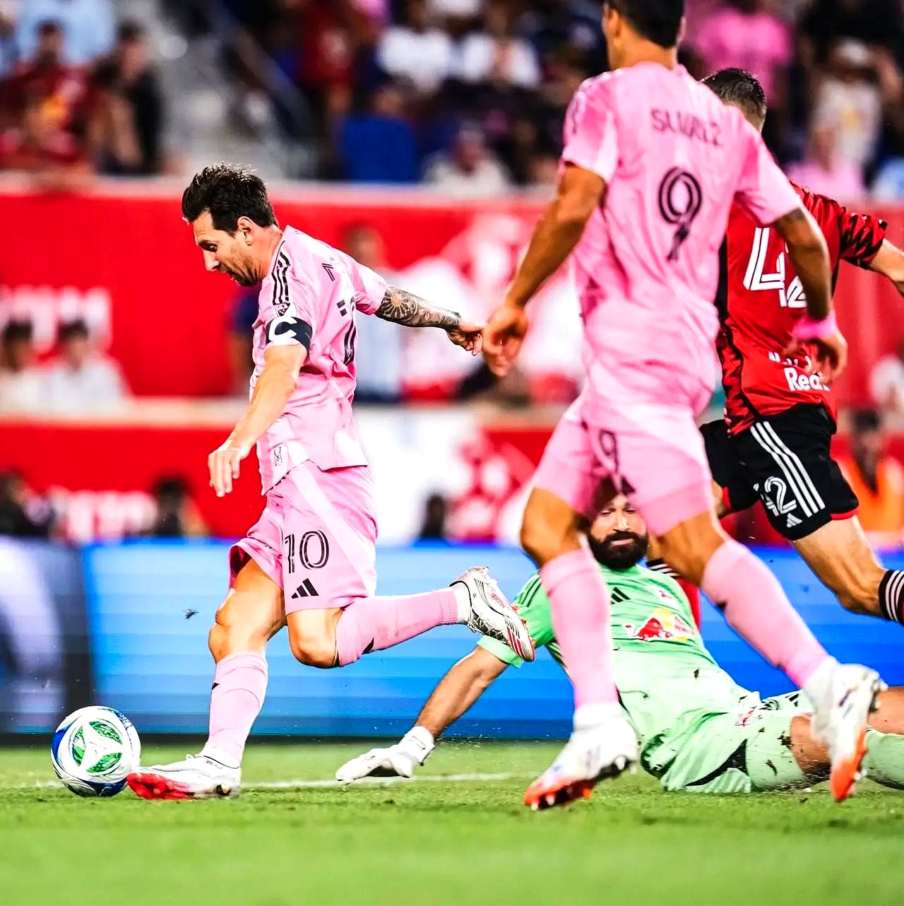 包含梅西绝杀助巴萨逆转，巴伦西亚平局的词条