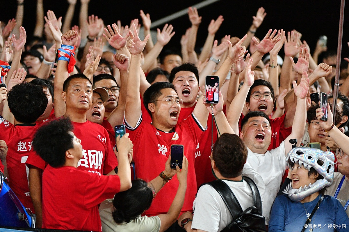 球迷翘首以待的精彩足球赛事即将举行