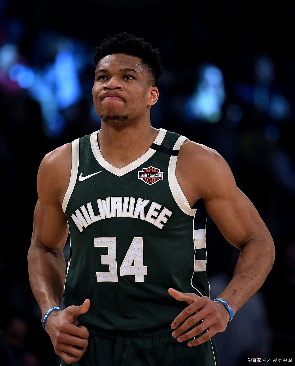 包含雄鹿谨慎：字母哥一举一动皆为雕琢的词条