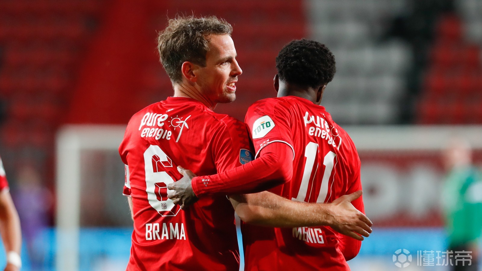 包含阿贾克斯大胜，小组出线前景明朗的词条