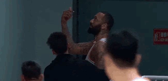 关于广东男篮再遭惨败，面临困境大考验的信息