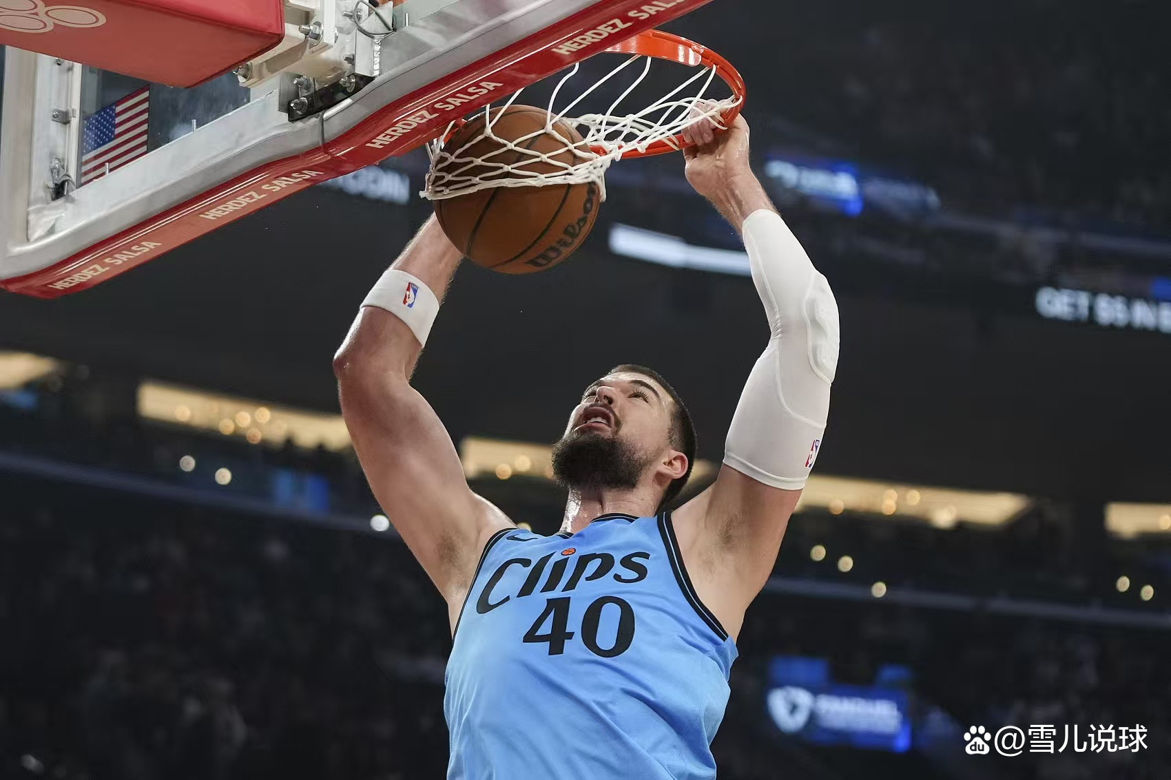 快船碾压雄鹿，易建联高光表现的简单介绍