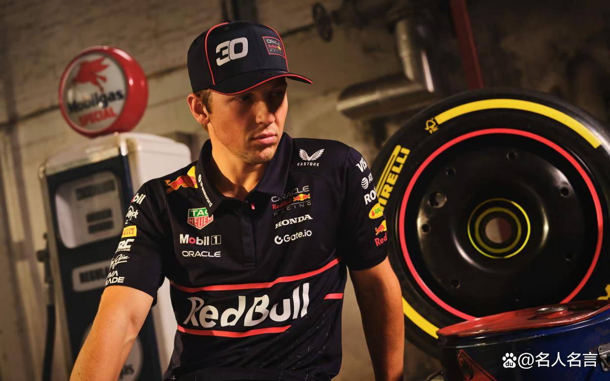 包含雷诺车队鏖战红牛二队，皮亚斯特里统治全场的词条