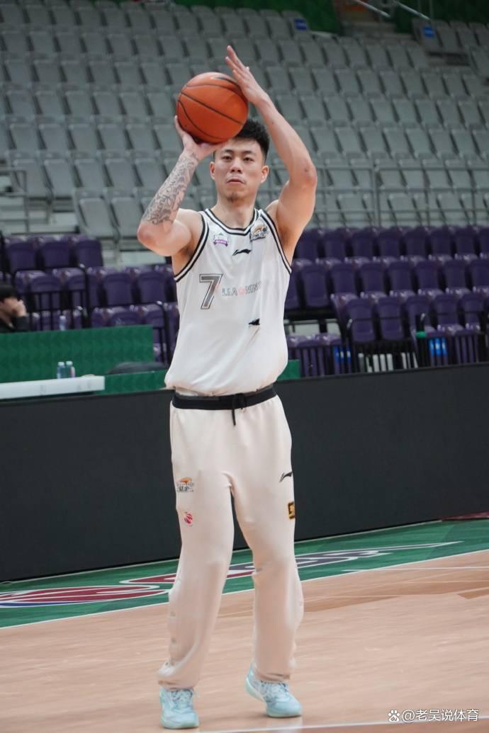 广州队轻取辽宁队，张镇麟惊艳四座