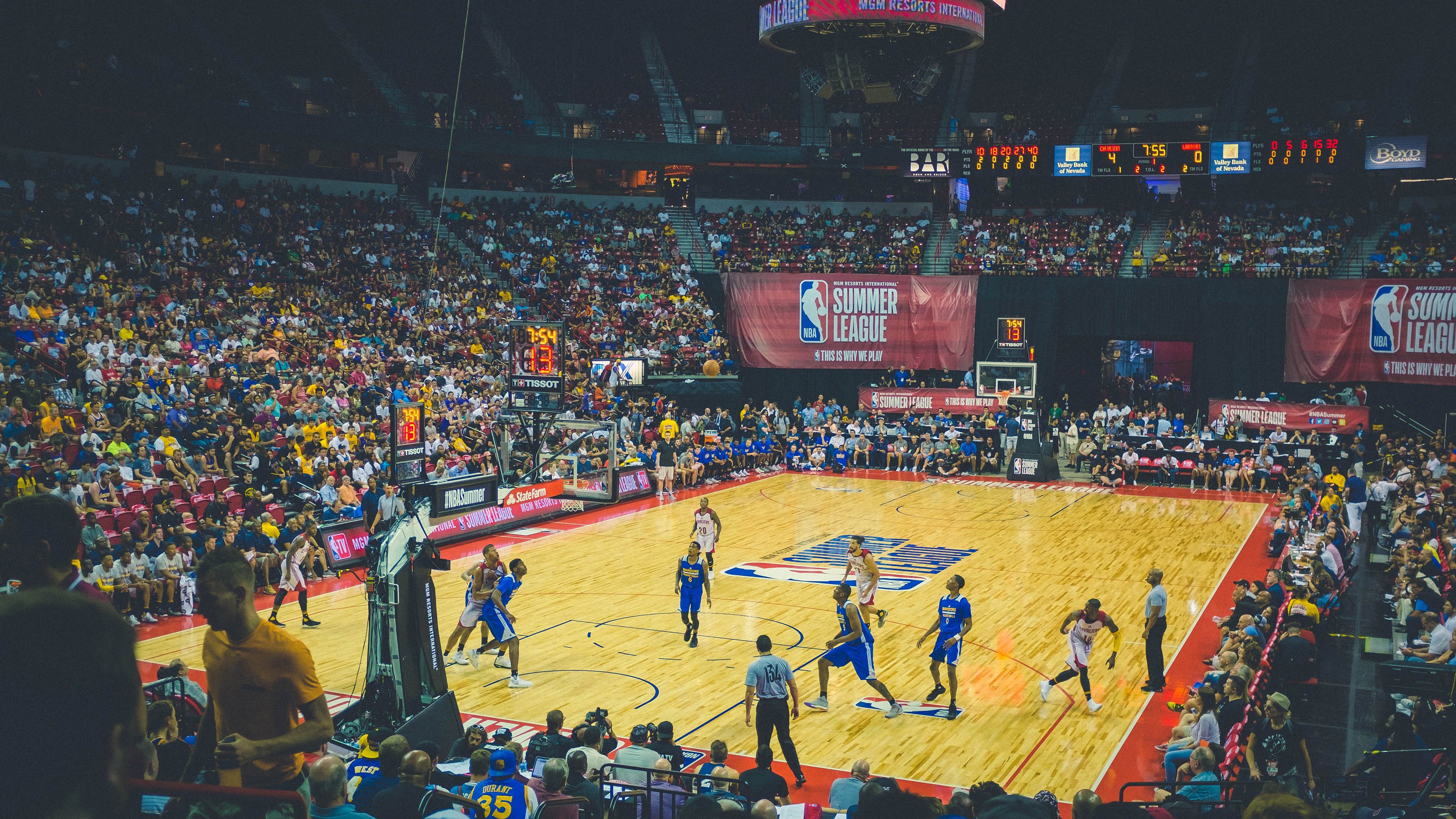 铁翼遮天蔽日，戈贝尔关键时刻擎起防守之盾—老鹰全面压制太阳战术解析