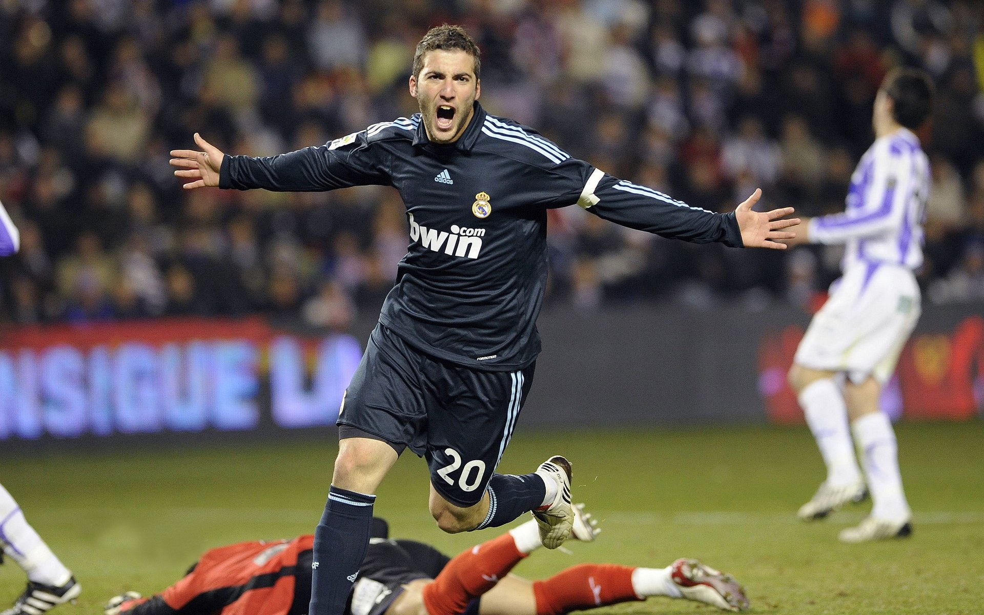 西决生死战之夜，斯通斯数据全面爆炸，定义现代中锋新高度