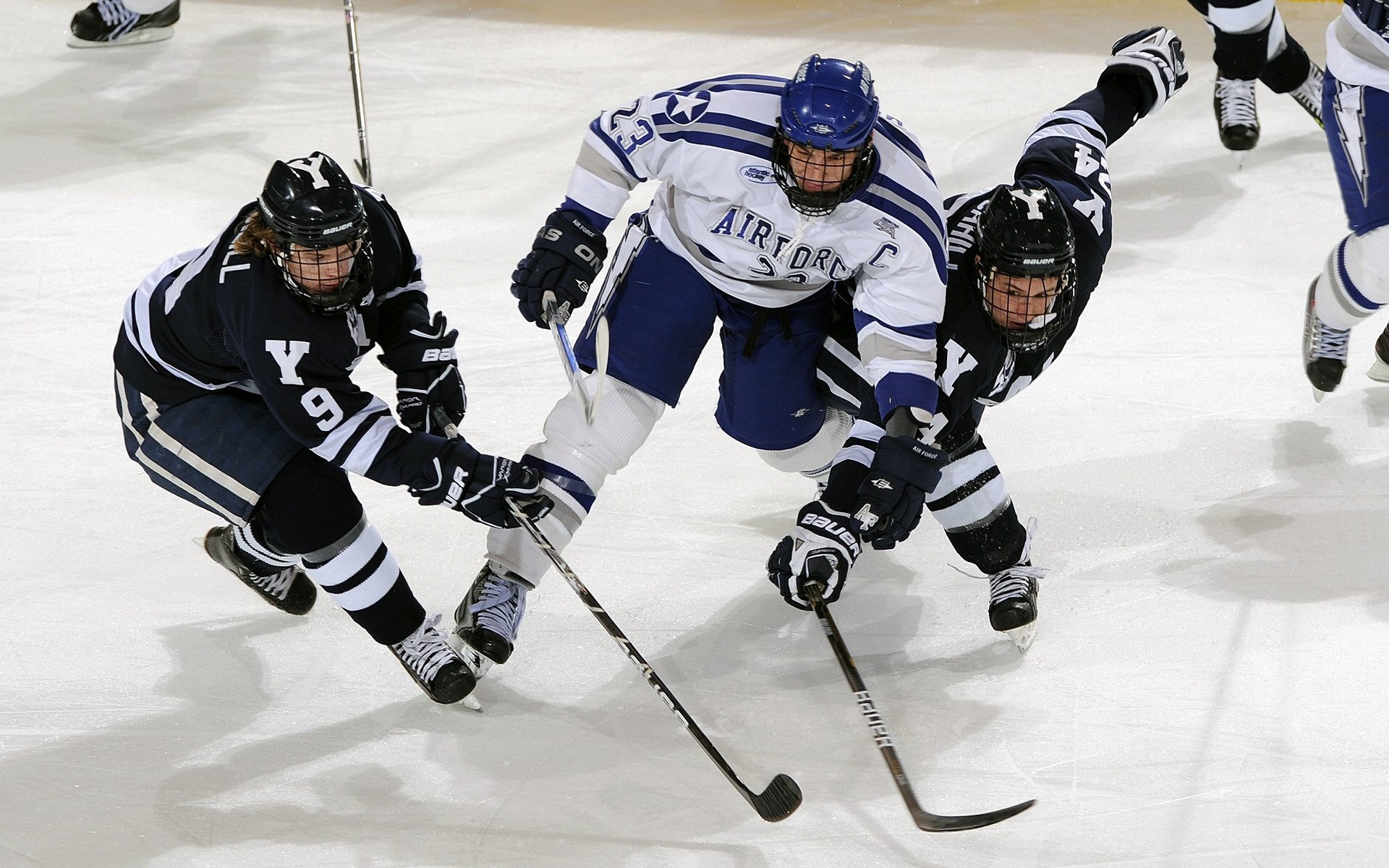 赛道上的双重火焰，迈凯伦完胜梅赛德斯，阿隆索点燃赛场